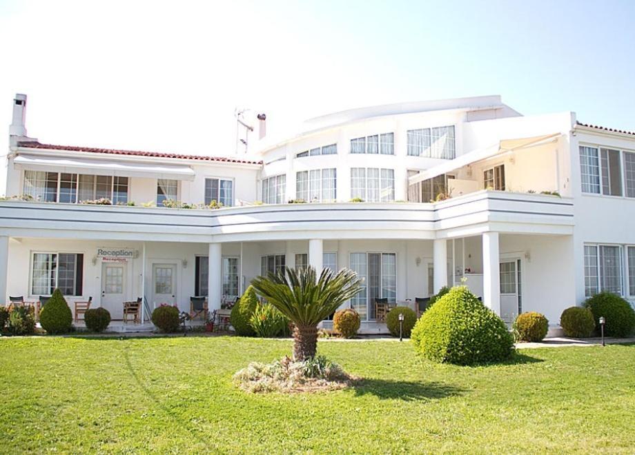 Miloi Rooms And Apartments Esterno foto