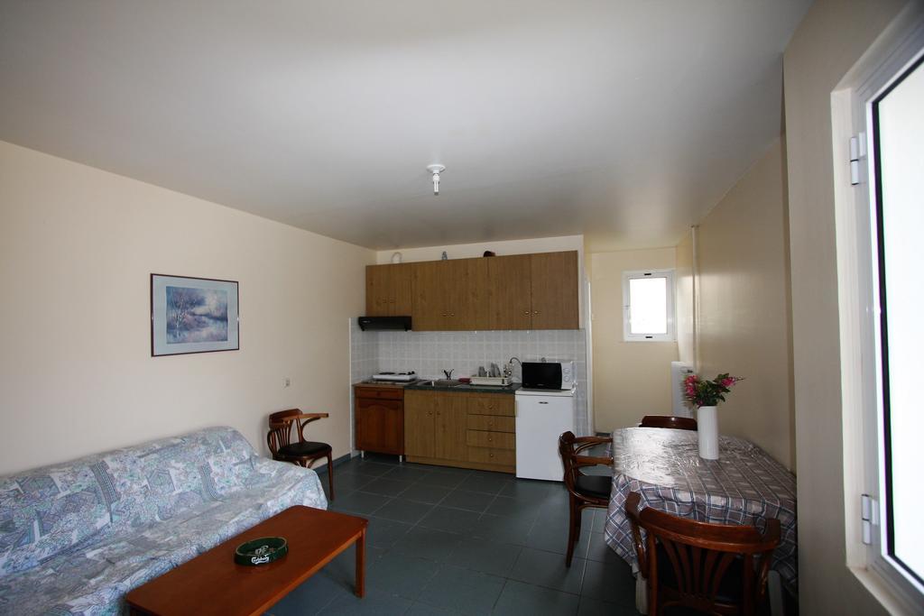 Miloi Rooms And Apartments Esterno foto