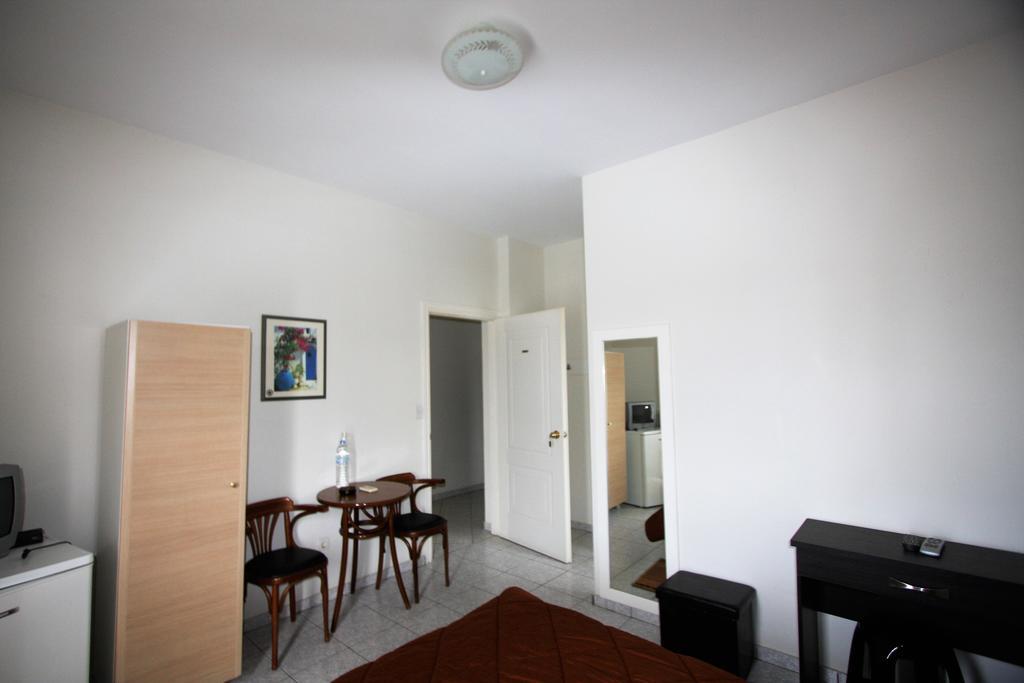 Miloi Rooms And Apartments Esterno foto