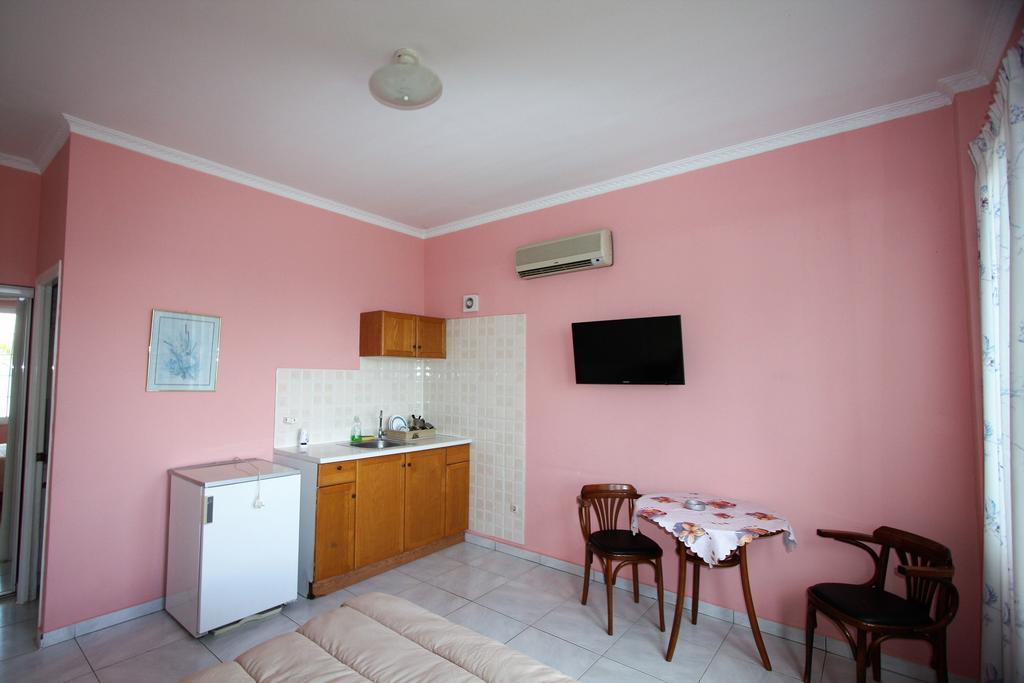 Miloi Rooms And Apartments Esterno foto