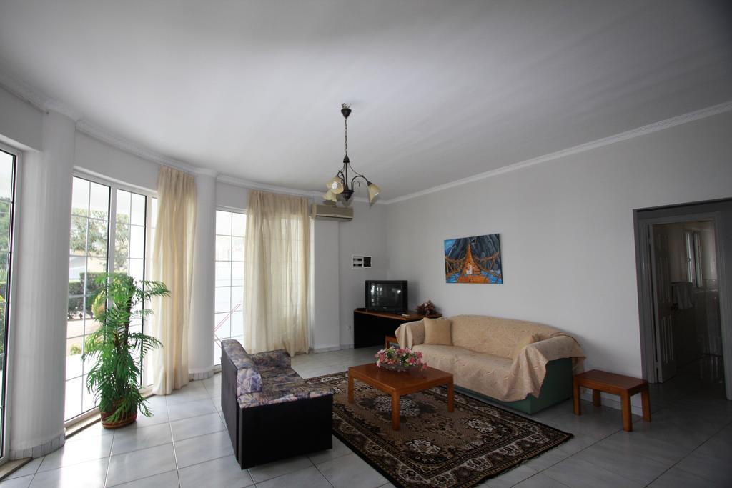 Miloi Rooms And Apartments Esterno foto