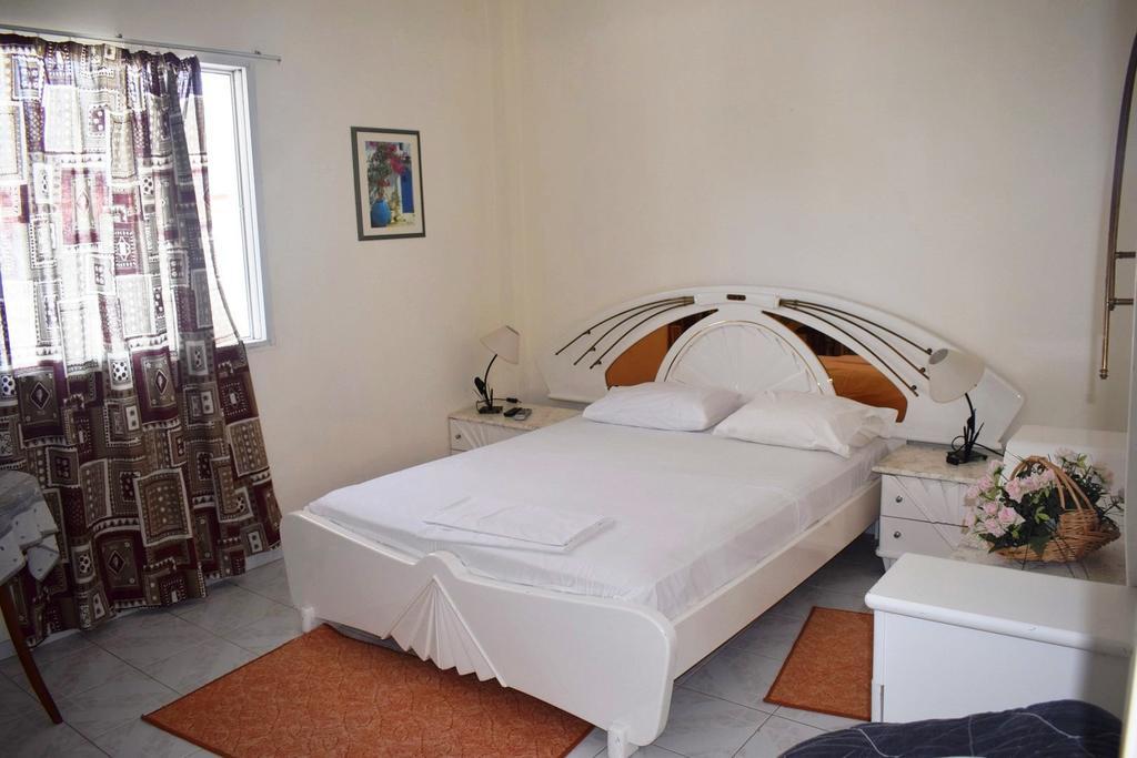 Miloi Rooms And Apartments Esterno foto